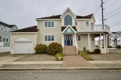 Image de Spacious Avalon updated vacation home located 2 short blocks to Avalon''s premier southend beaches