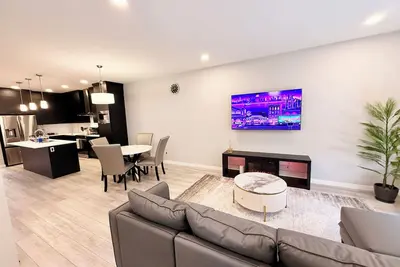 Image de The Luxe Haven S - Luxury 3br | 2. 5ba Family Home • Stylish • Serene