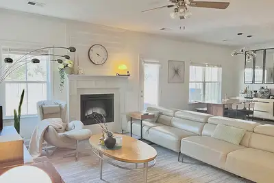 Image de New-built Modern home for 2026 Masters rental