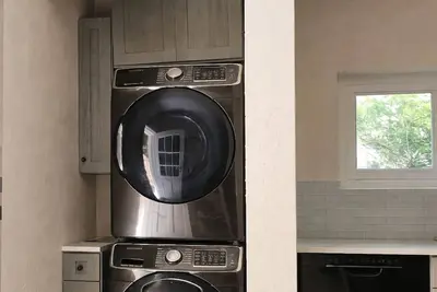 Image de Cozy 2-bedroom apt in enchanting in Pembroke, minutes walk from the city with Ac