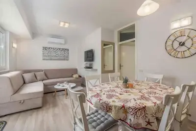 Image de Appartement de vacances avec air conditionné et à seulement 30 m de la mer
