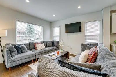 Image de Spacious & Updated Group Getaway in Detroit!