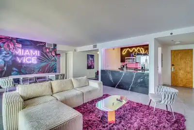 Image de Luxe Miami Vice Condo! Bay Views & Pool Access