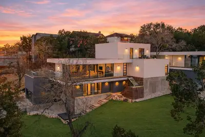 Image de Private Pool + Firepit | Hill Views | Mins to Lake Travis | Hunters Estate