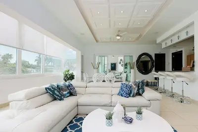 Image de Modern Villa 🏡 with 3 Bdr 🛏️ & 3. 5 Bthr 🛁 Stylish design 💙 Near the beach 🌊 Punta Barco 📍