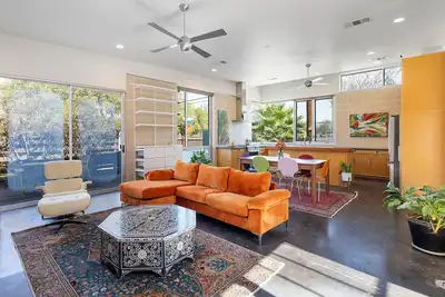 Image de Private, Downtown Escape | Austin Modern Muse
