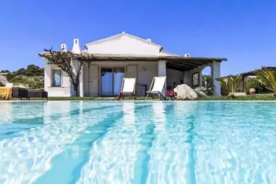 Image de Belle maison de vacances privée avec piscine privée, climatisation, Wifi, Tv et patio