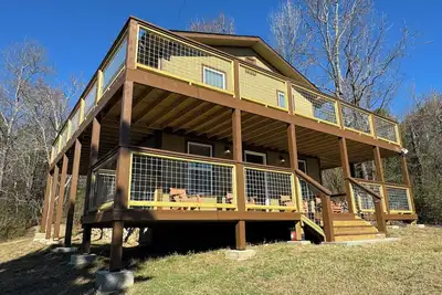 Image de Magnolia Overlook -3br/2ba Downtown Mena - 1/2 acre, Wraparound Porch with Views