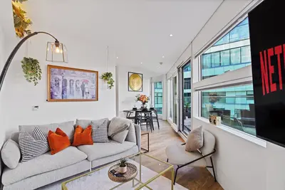 Image de Iconic Cube Top Floor Penthouse with Large Balcony