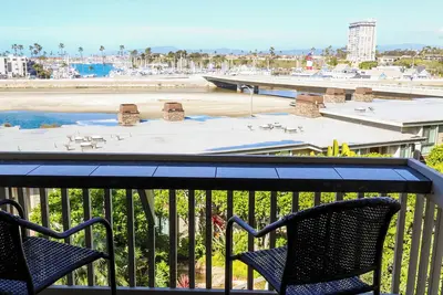 Image de Harbor & Ocean View Coastal Retreat – Walk to Beach & Marina