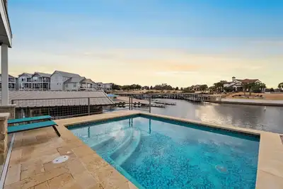 Image de Lake Front home with awesome views and heated pool