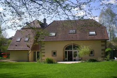 Image de Gîte Le Séquoia: Confort pour 17 personnes, idéal pour randonner dans les Vosges Saônoises