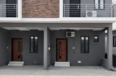 Image de Cozy 2 Bedroom Terrace Duplex + Wi-Fi, Tv, 24/7 Power In Ajah