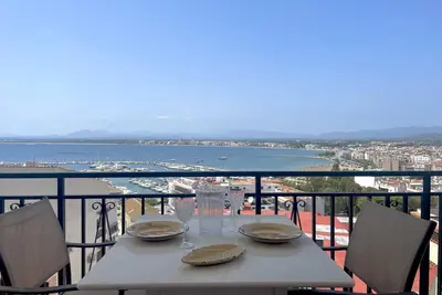 Image de Appartement à Roses avec terrasse, 2 chambres, climatisation, proche plage