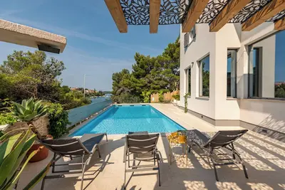 Image de Spacious Seafront Villa with Pool, Tennis, Gym & Mooring