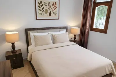 Image de Cozy Cabo - 3br Beachfront Ground Floor Apt - Terrace - Swimming Pool & Parking