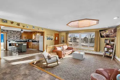 Image de Mid-Century Retreat w/ Sauna & Bar