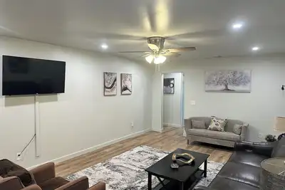 Image de New Modern Retreat in Richardson