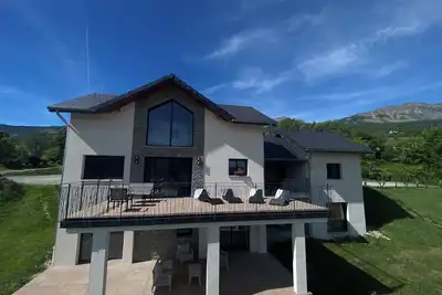 Image de Villa neuve de standing, vue imprenable, piscine et  aménagements extérieurs