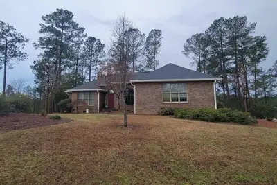 Image de Augusta National Golf Course\nGolf Course and Lake View