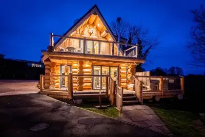 Image de Keepers Cabin, pet friendly, with hot tub in Addingham