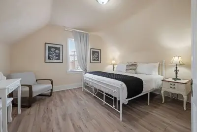 Image de East Side Getaway - King Beds + Dog Friendly