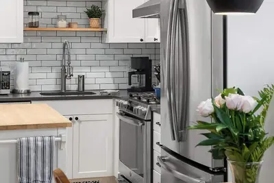 Image de Bright West Seattle 3br • Ev Parking • Walkable • Near Stadiums