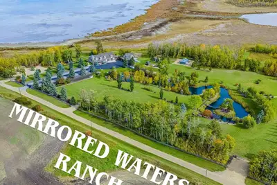 Image de Mirrored Waters Ranch Cabin