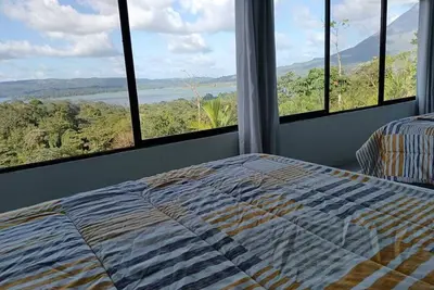Image de Acogedora Habitación de 1 dormitorio  con vista al lago y Volcán Arenal.