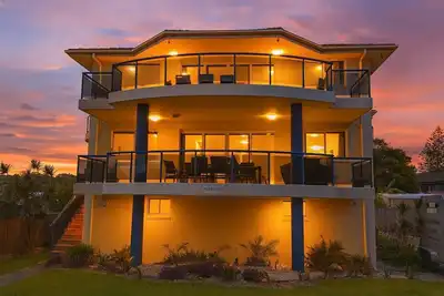 Image de Pebbly Beach Estate | Sleeps 18