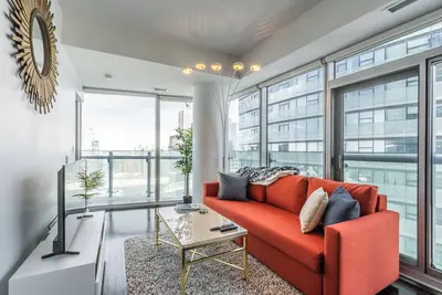 Image de 2br Downtown w/Parking - Steps from Cn Tower, Rogers Centre & Scotiabank Arena