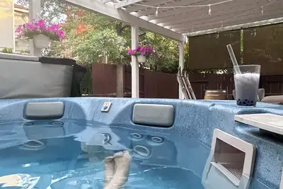 Image de Fantastic 3-bedroom spa house complete with hot tub and sauna in central Reno