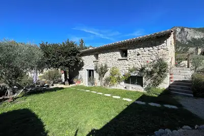 Image de Maison de village en pierres avec jardin dans le Diois. Tout récemment rénovée.