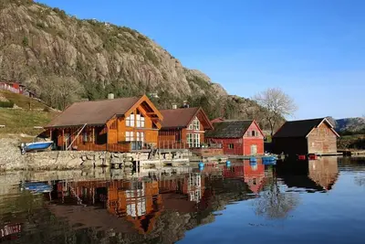 Image de The pearl of the Lysefjord - the boathouse at Prekestolen