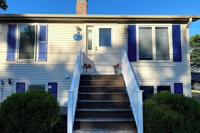 Image de 4 Br / 3 Bath house in Ferry Beach