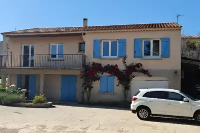 Image de Spacious 4-Bedroom Villa Airco  Wifi Charging near the Beach in Picturesque Mèze