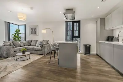 Image de Broad Street 2 Bed Apt in Prime Location |24hr Gym| Netflix+Parking | Concierge