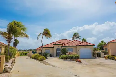 Luxurious 3br Villa w/ Private Pool near Beach