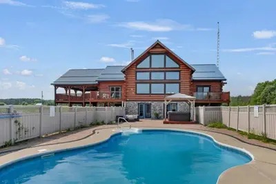 Image de Serene 6-bedroom cottage perfect for relaxing stays for large groups!