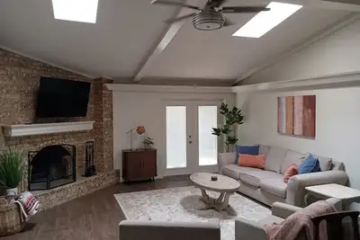 Image de Tranquil 2-bedroom next to Remington Park, conveniently close to Loop 289