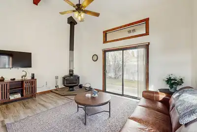 Image de Bright McCall Condo | Pool, Tennis & Fireplace