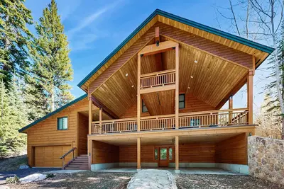 Image de Custom Cabin: Game Room, Pool & Mountain Views