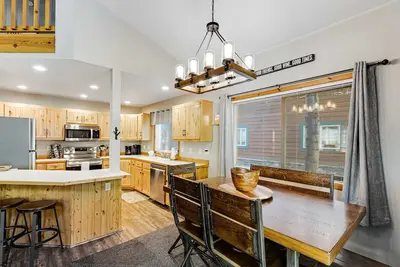 Image de McCall Home Pool, Hot Tub & Gym Access