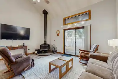 Image de Cozy Condo Near Lake Pool, Jetted Tub & Patio