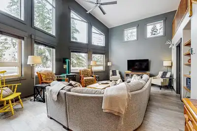 Image de Spacious Mountain Retreat with Sauna, Hot Tub & Pool