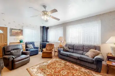 Image de The Cottage Walk to Shops & Cascade Lake