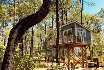 Image de The Canopy Cabin a Nature Lovers Eclectic Treehouse