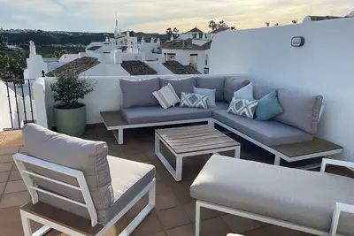 Image de Duplex penthouse with sea views.