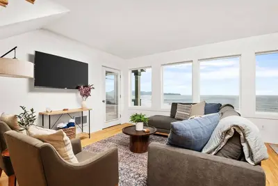 Image de Beautiful Oceanside Retreat: 7 Bedrooms, Hot Tub, Views, Sleeps Big Groups