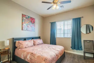 Image de \nResort-Style 3br 2. 5 Ba Townhouse with Heated Pools, Spas, Gym & Clubhouse.